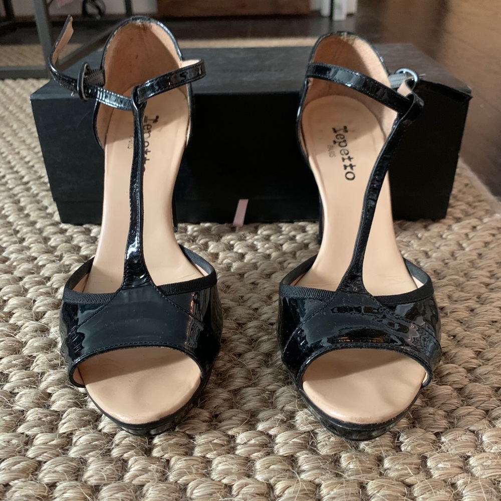 Black Patent Leather Repetto Pumps